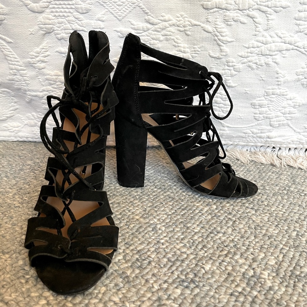Cute strappy heels— block heel